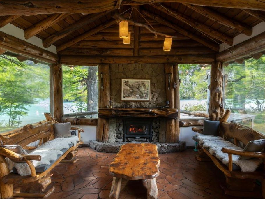 Rondreizen Argentinië El Chalten Laguna Condor Refugio de Montana Cabin and chairs